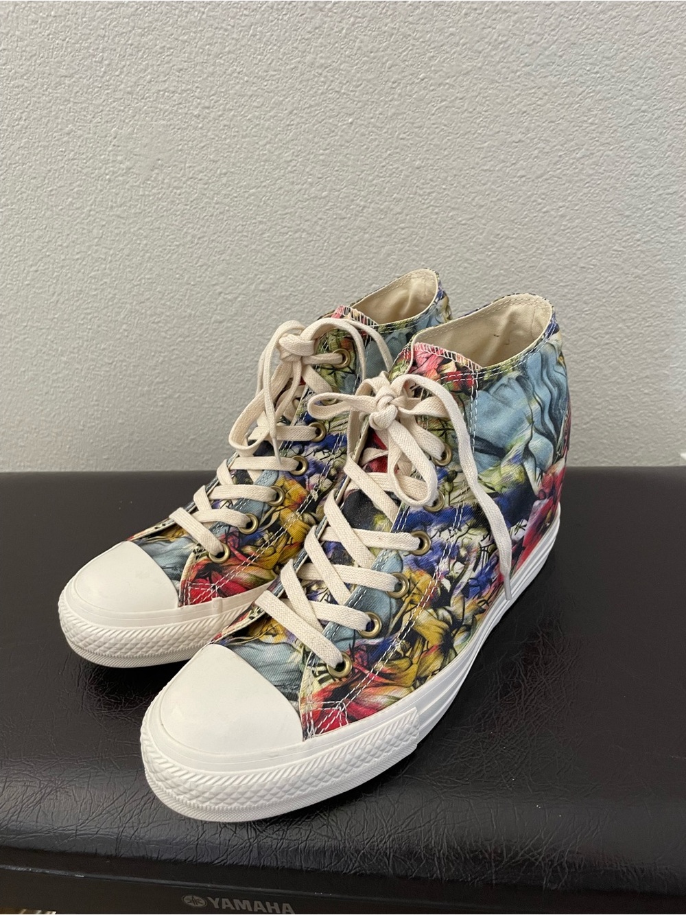 Converse platform Women's sz 10 Multicolor Floral High-Top Sneakers hippie